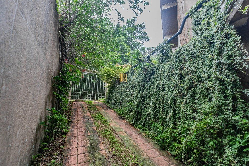 Casa 400m² - 5 dormitórios, 4 vagas no bairro Vila Jardim