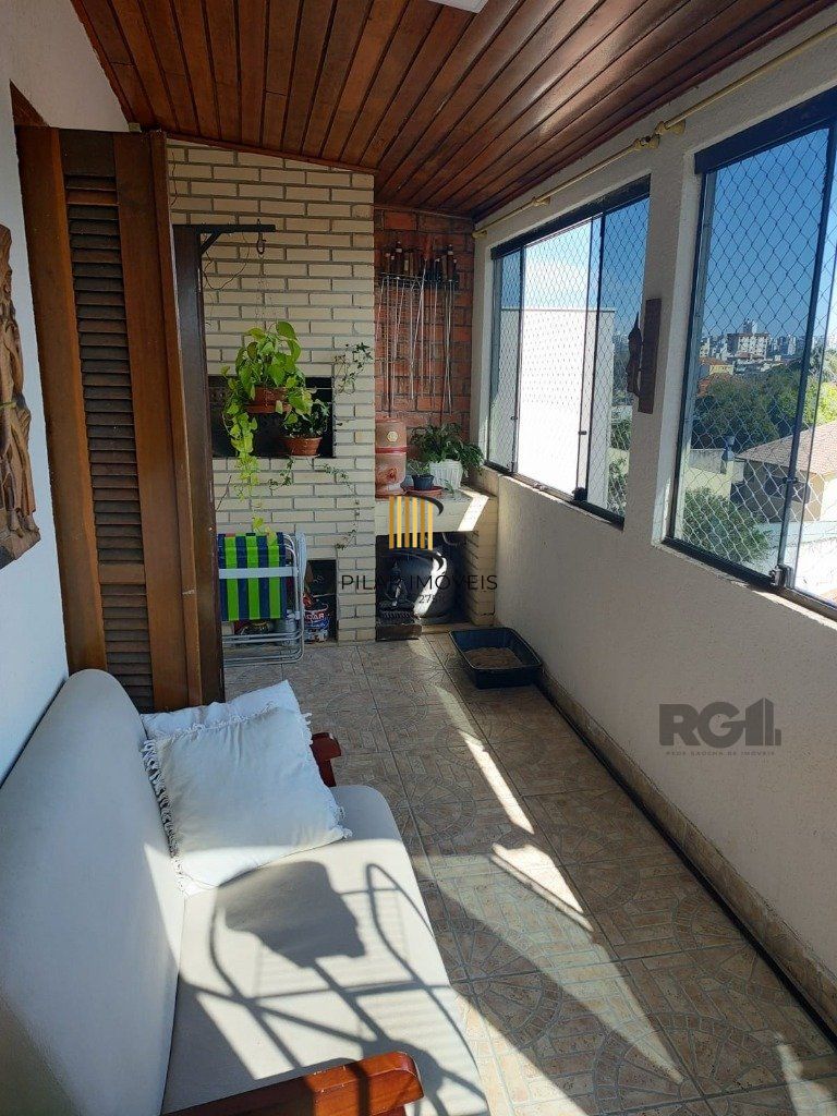 Apartamento de 2 dormitórios com 2 vagas no bairro Jardim São Pedro