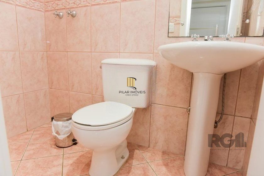 Casa de 197m² - 5 dormitórios, 3 vagas no bairro Rubem Berta