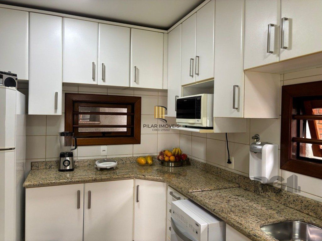 Casa 4 dormitórios no bairro Teresópolis