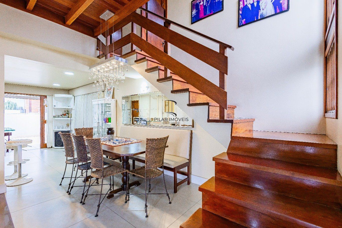 Casa de 4 dormitórios e 208m² à venda no Bairro Jardim Botânico, Porto Alegre.