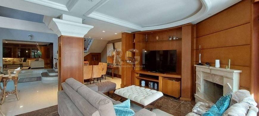 Excelente casa de  386m² com 04 dormitórios sendo 03 suítes.