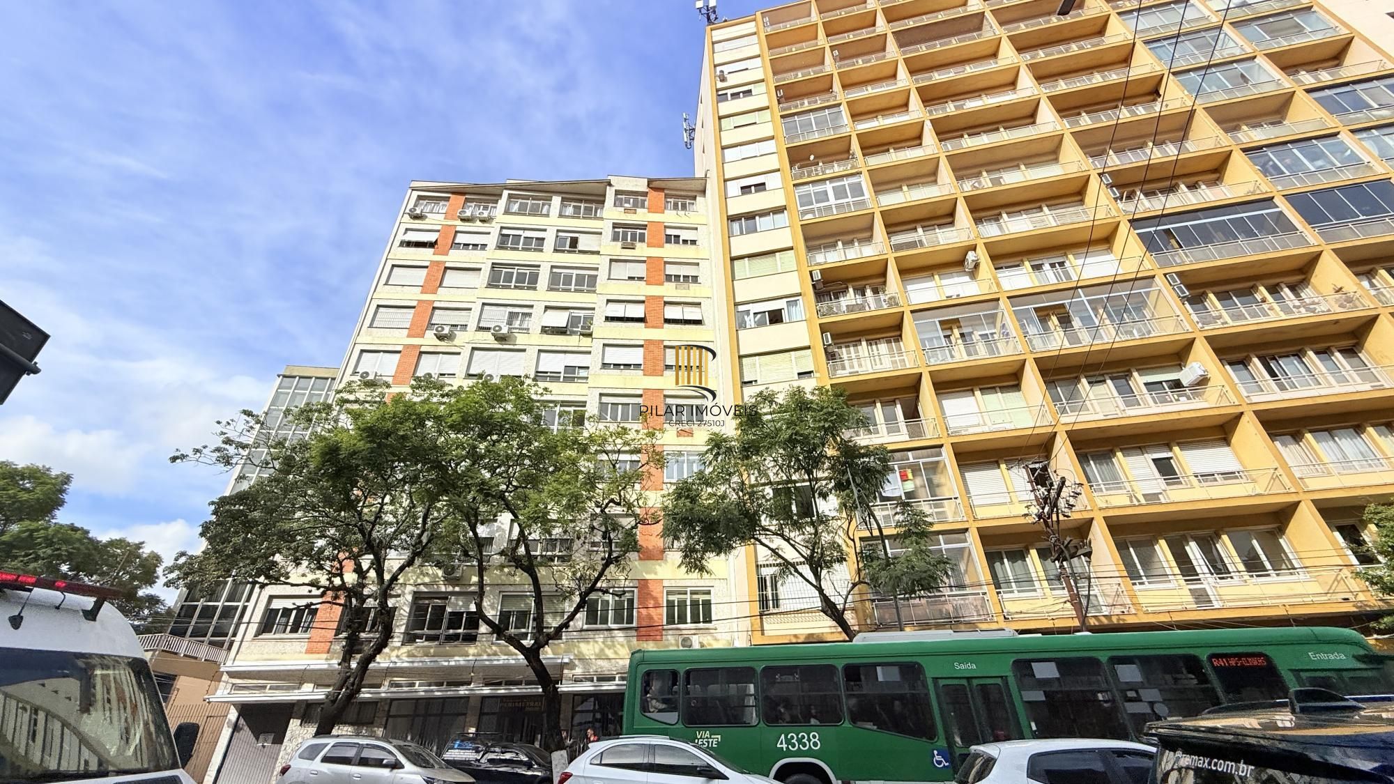Apartamento de 2 dormitorios á venda no Bairro Centro Histórico.
