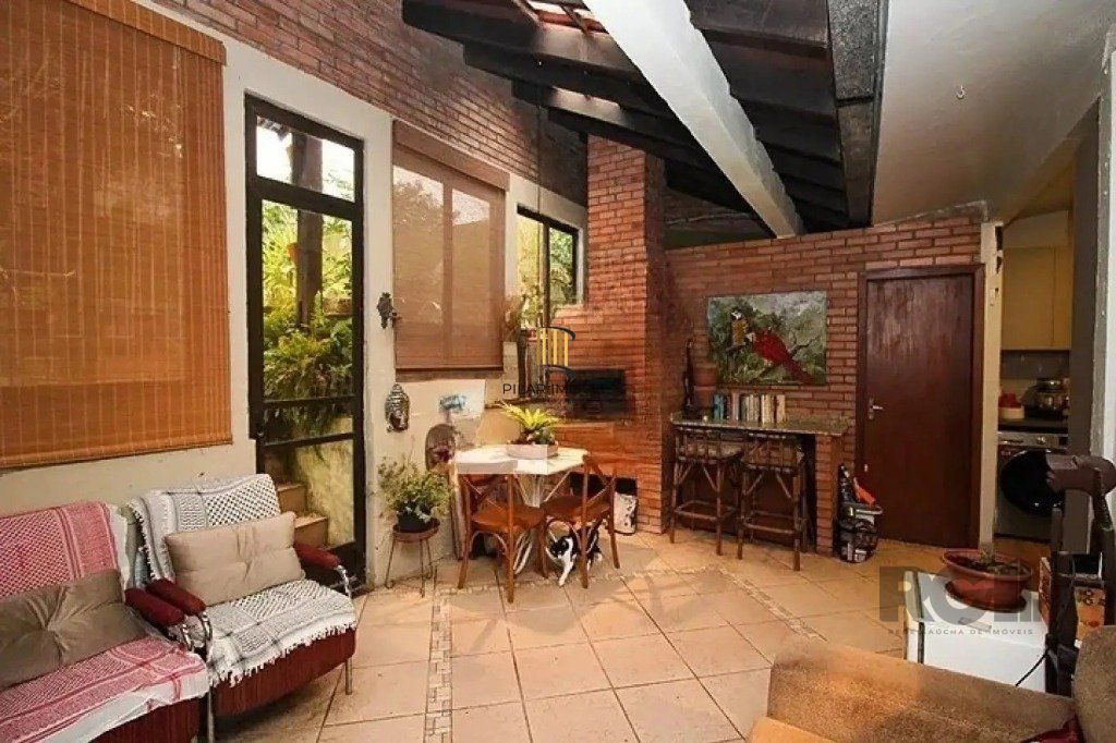 Casa com 3 dormitórios no bairro Medianeira