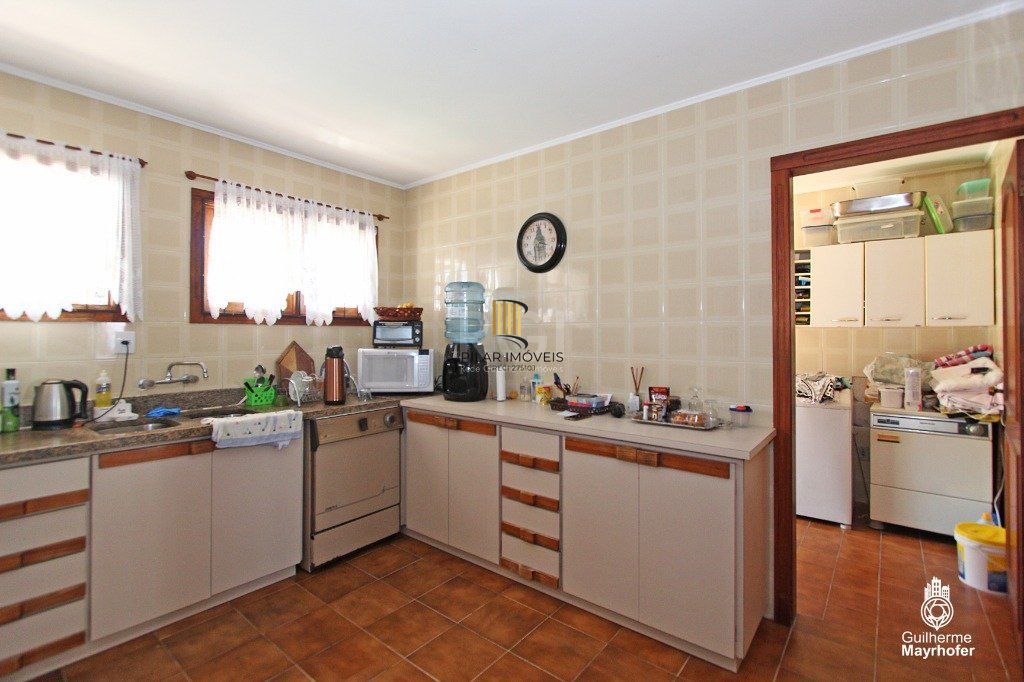 Casa para Venda - 326m², 3 dormitórios, sendo 3 suites, 4 vagas - Glória