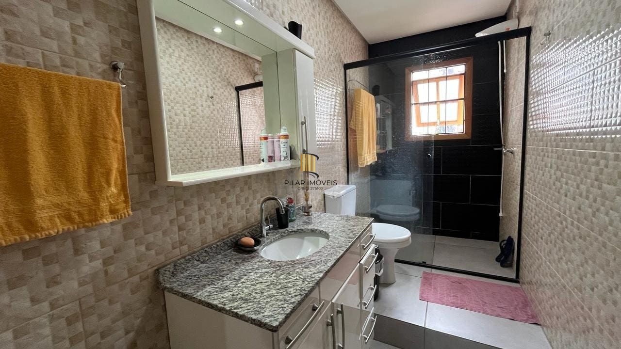 Casa de 4 dormitórios no bairro Santo Antônio, Porto Alegre