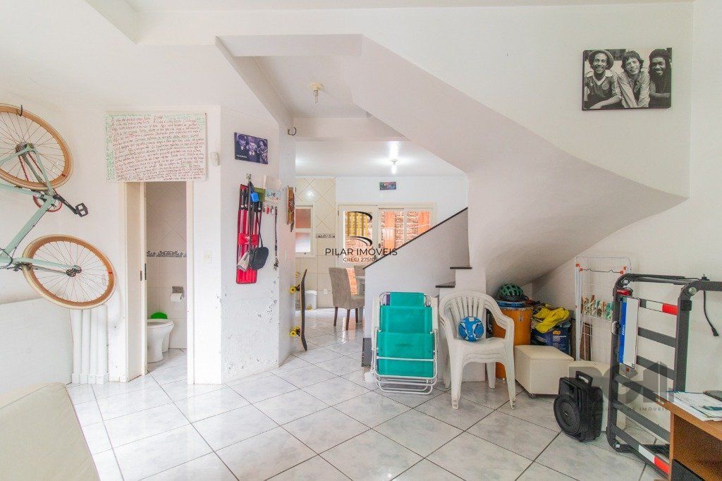 Casa em condoínio com 3 dormitorios, 2 suítes e  duas vagas de garaem no  bairroTeresópolis