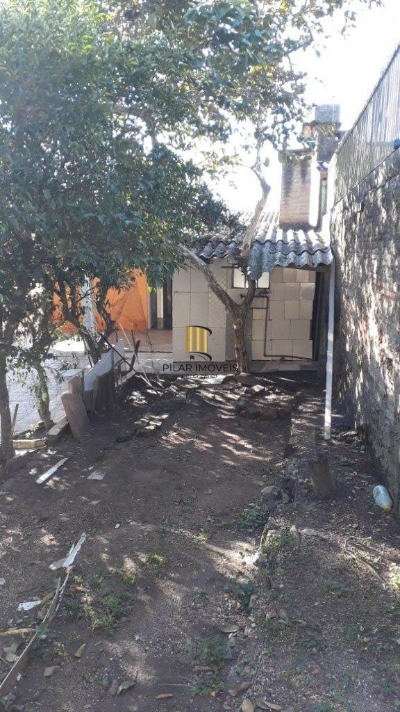 Casa de 3 dormitórios, no bairro Lomba do Pinheiro