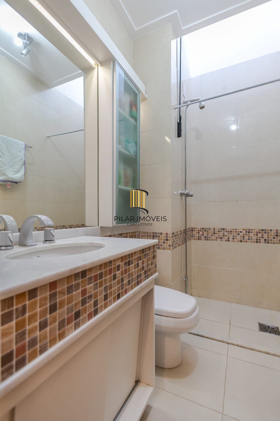 Casa em Condomínio com 3 quartos, 3 vagas e 184m² para vender por R$ 1.180.000 Rua Adriano Pereira Da Silva - Vila Nova, Porto Alegre