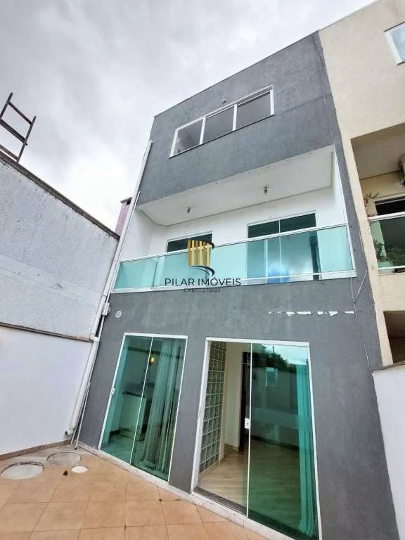 Casa à venda na Hípica, 3 dormitórios, suíte com closet, sótão com churrasqueira e terraço, condomínio fechado com lazer