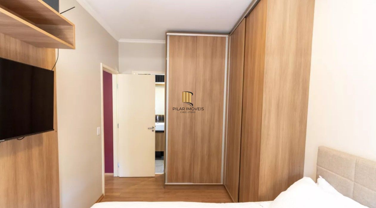 Apartamento de 2 dormitórios com 1 vaga de garagem escriturada, na Rua Dom Vital, Bairro Glória.