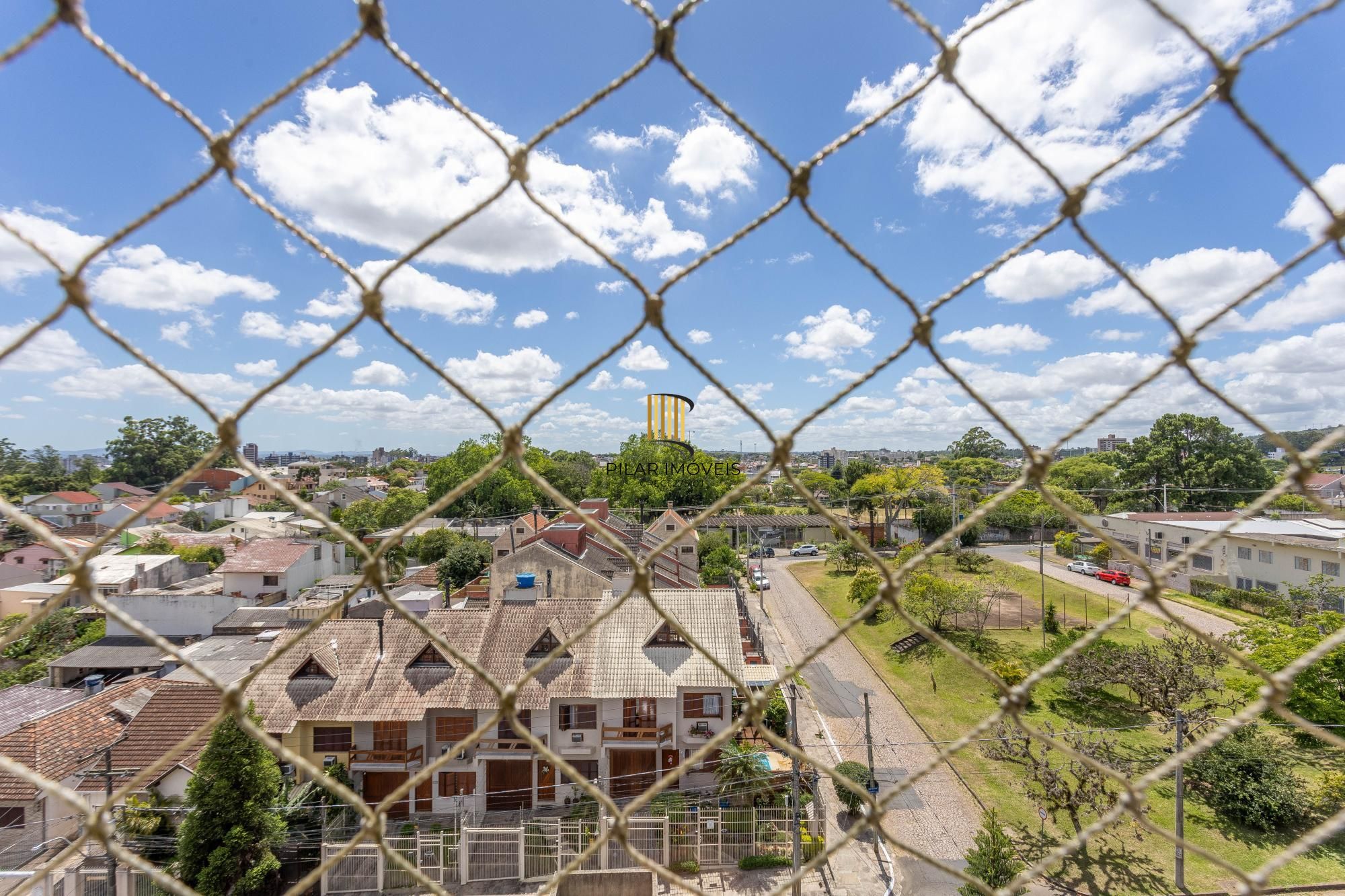 Apartamento à Venda com 2 Dormitórios (1 Suíte) e 2 Vagas Cobertas - Vila Ipiranga, Porto Alegre/RS