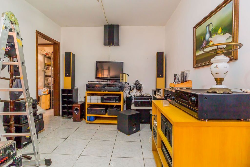 Casa de 6 dormitórios à venda No Bairro Jardim do Salso - Porto Alegre
