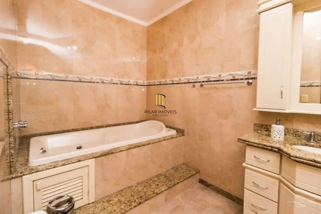 Casa com 3 dormitórios  de 278m² à venda no Bairro Jardim Itú Sabará
