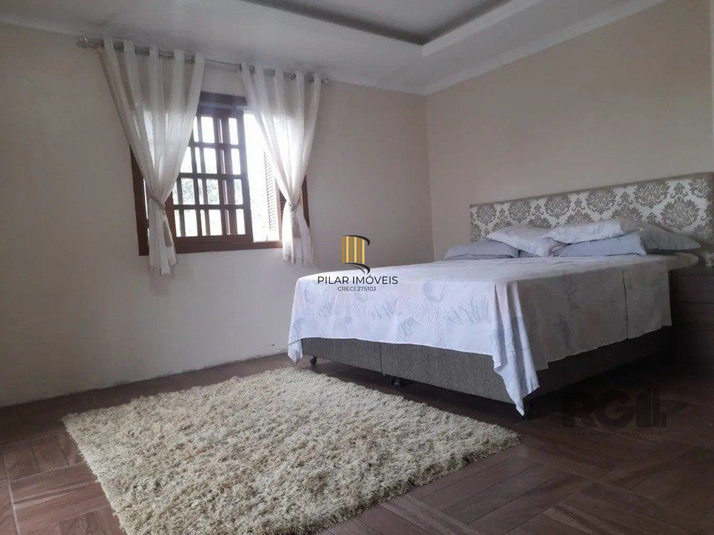 Casa com 3 dormitórios no bairro Lomba do Pinheiro