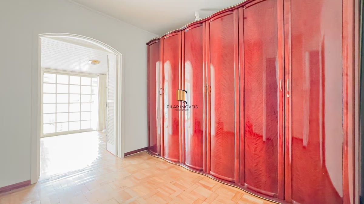 Sobrado de 3 dormitórios e 91m² à venda em Parque Santa Fé, Porto Alegre.