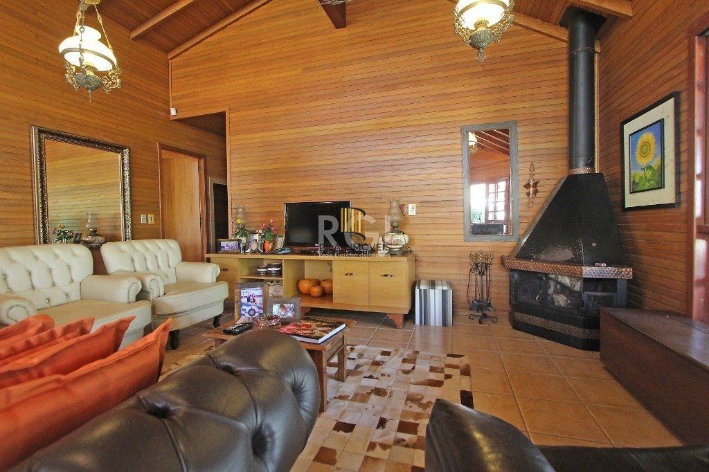 Casa para Venda - 205m², 2 dormitórios, sendo 1 suites, 4 vagas - Cristal