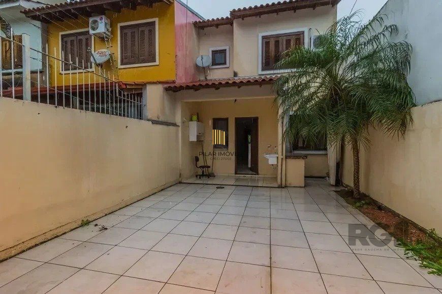 Casa 110m² - 3 dormitórios, 1 vaga no bairro Aberta dos Morros