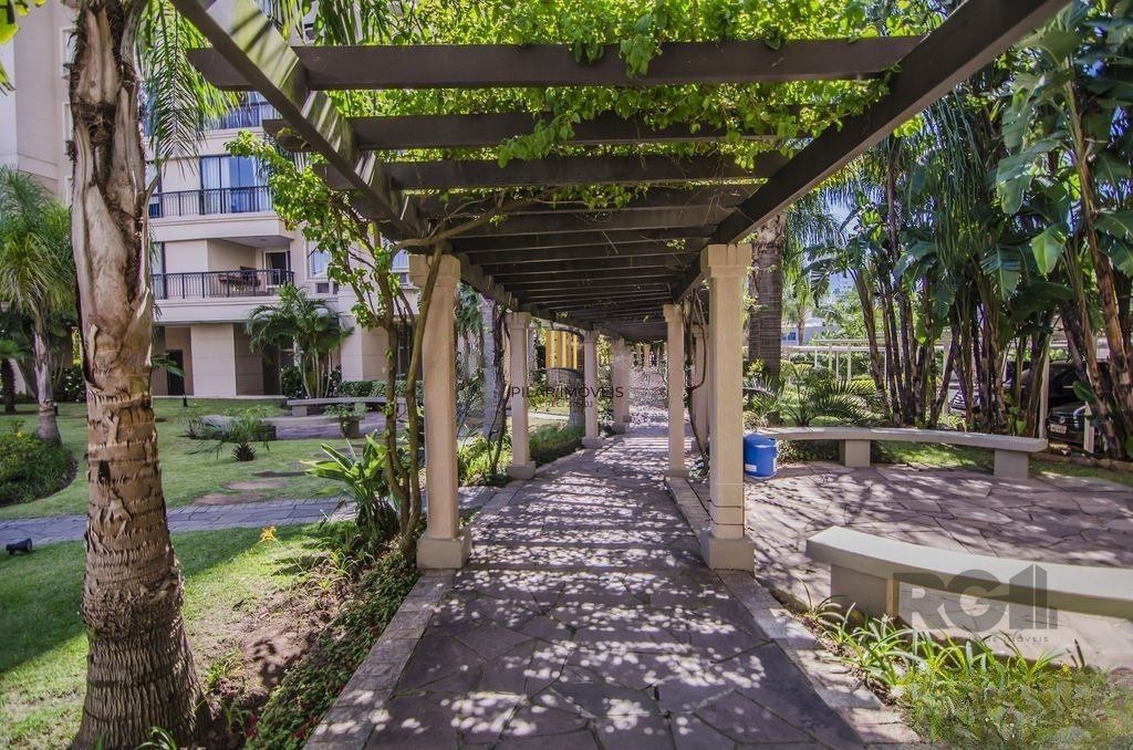 Apartamento 95m² - semi mobiliado, 3 dormitórios, 1 suíte e 2 vagas no bairro Passo da Areia