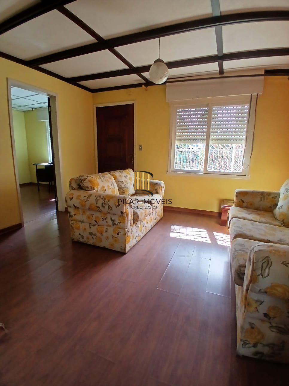 Ampla casa com patio no bairro Rubem Berta .