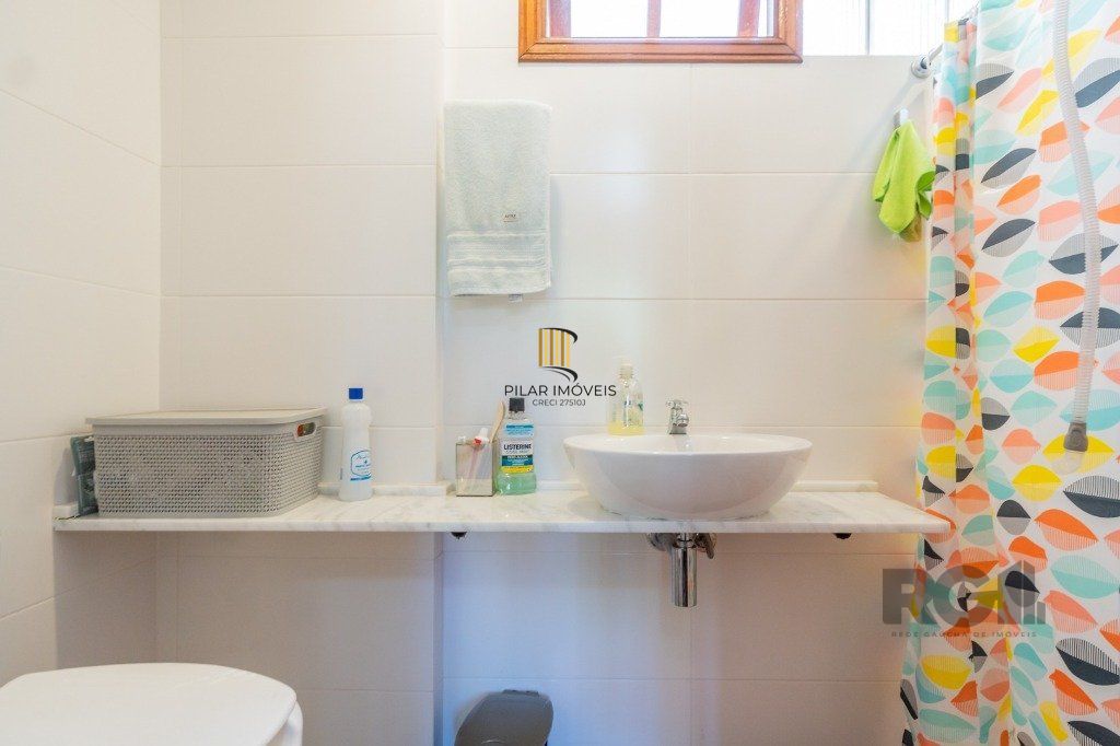 Casa com 4 dormitórios no bairro Gloria