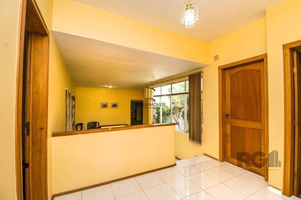 Excelente casa de 354m² com 5 dormitórios e 8 vagas.