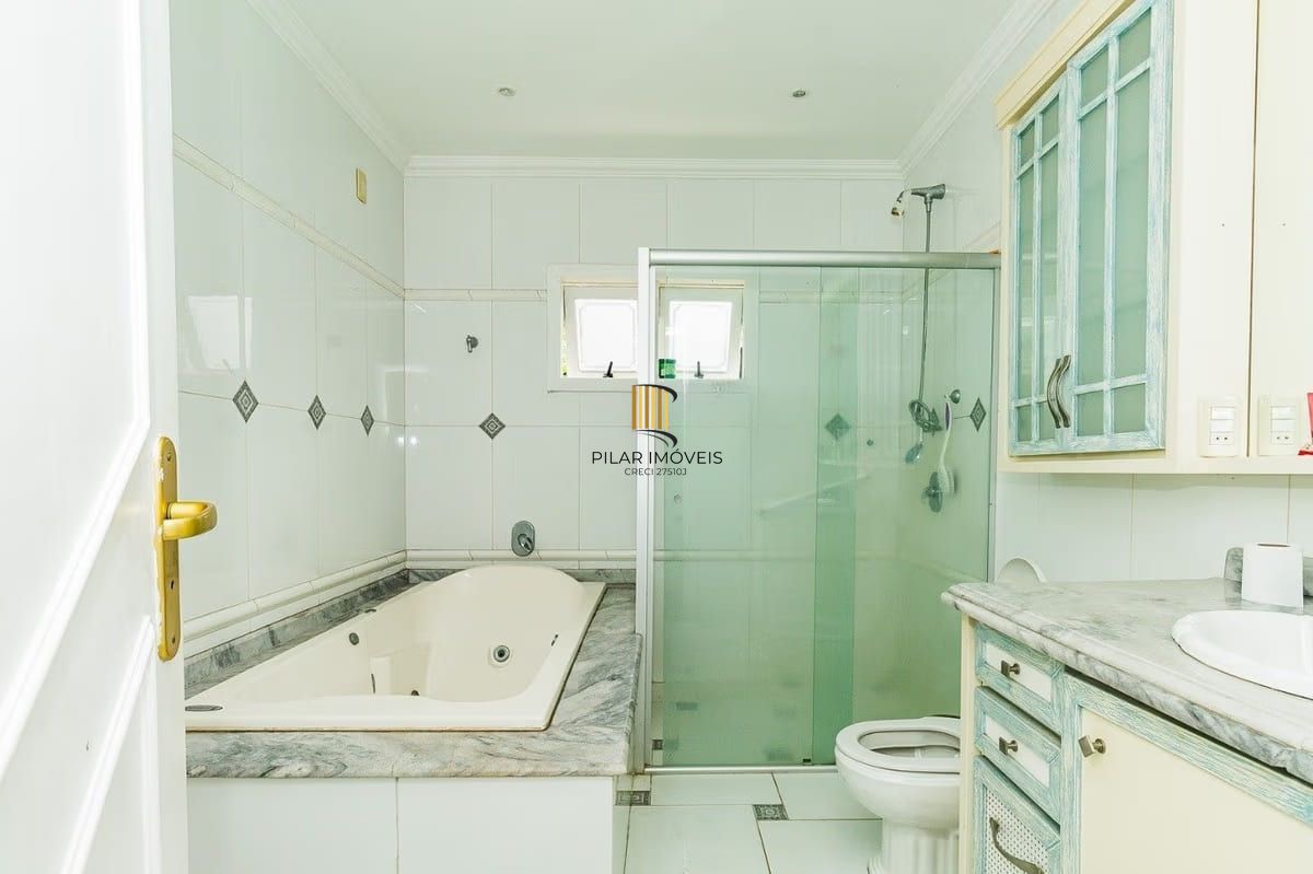 Casa com 5 dormitórios à venda em Parque Santa Fé, Porto Alegre.