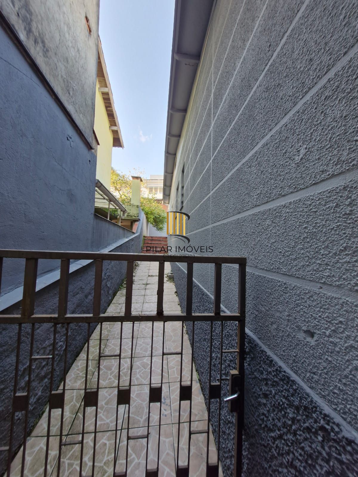 Casa 3 dormitórios, 3 banheiros, bairro Teresópolis.