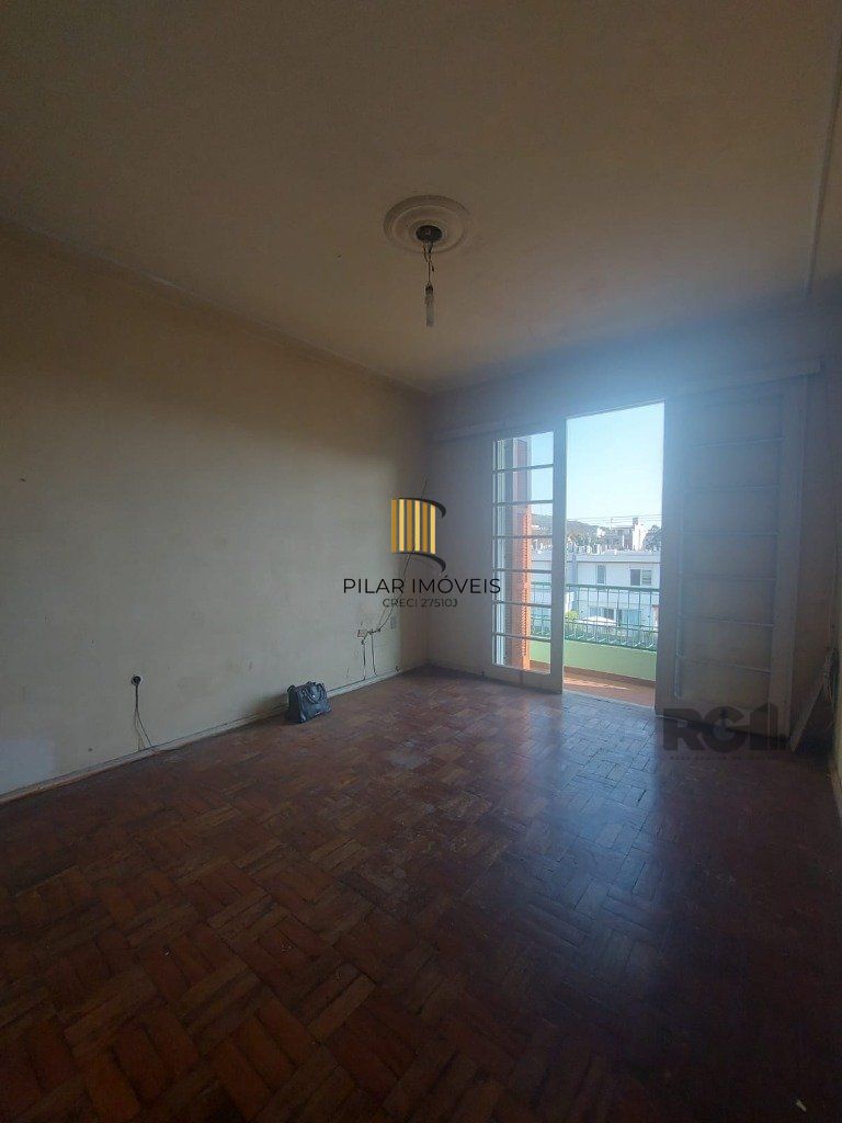 Apartamento de 2 dormitórios, mais 1 quarto de empregada, próximo a av. Teresópolis
