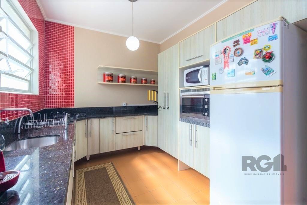 Casa de 380m², bairro Guarujá