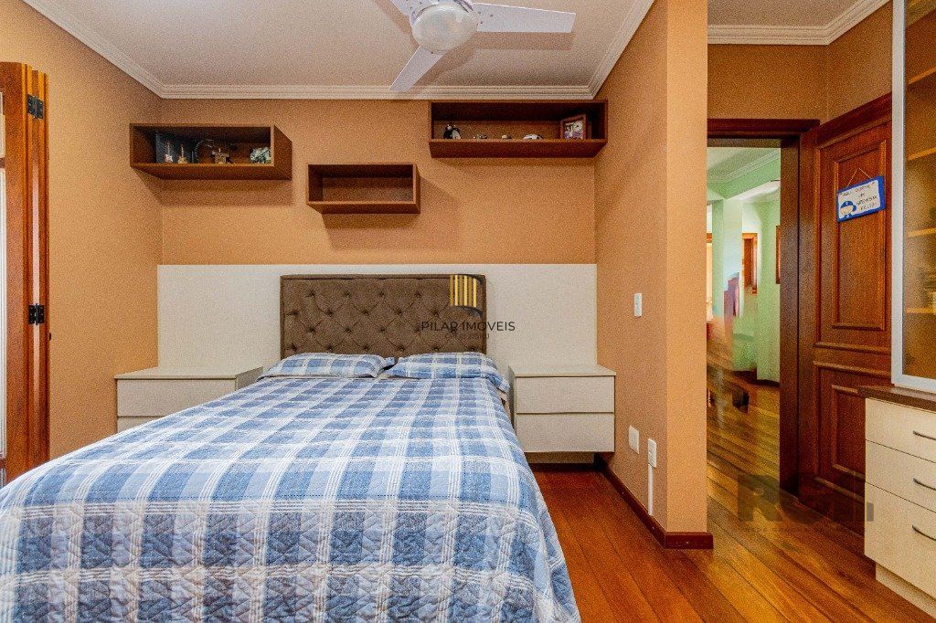 Casa de 4 dormitórios 304m² no bairro Jardim Lindóia