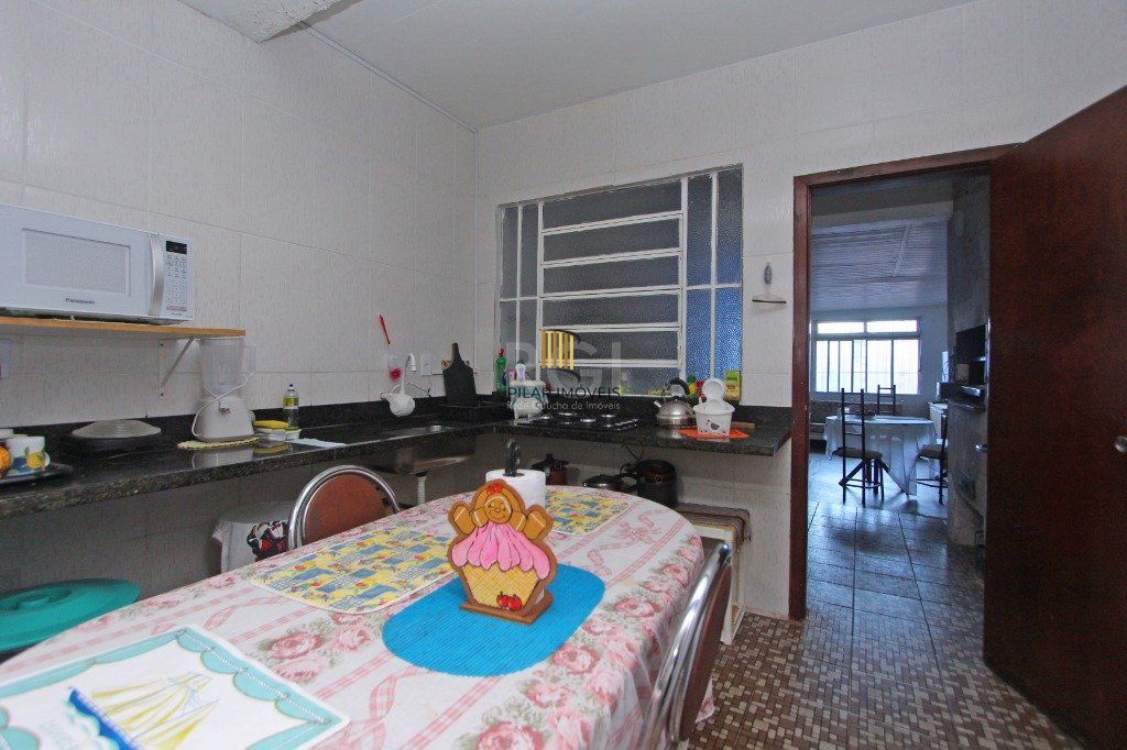 Casa para Venda - 160m², 4 dormitórios, sendo 1 suites, 3 vagas - Medianeira
