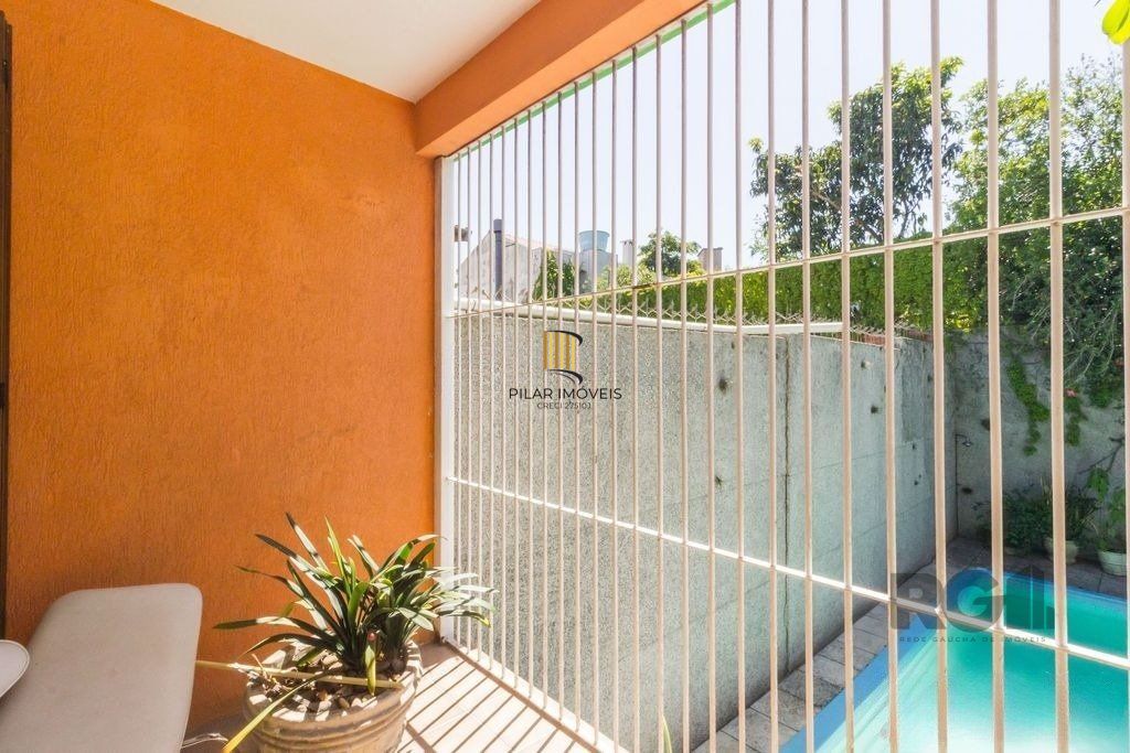 Casa 470m² - 4 dormitórios, 5 vagas no bairro Jardim São Pedro