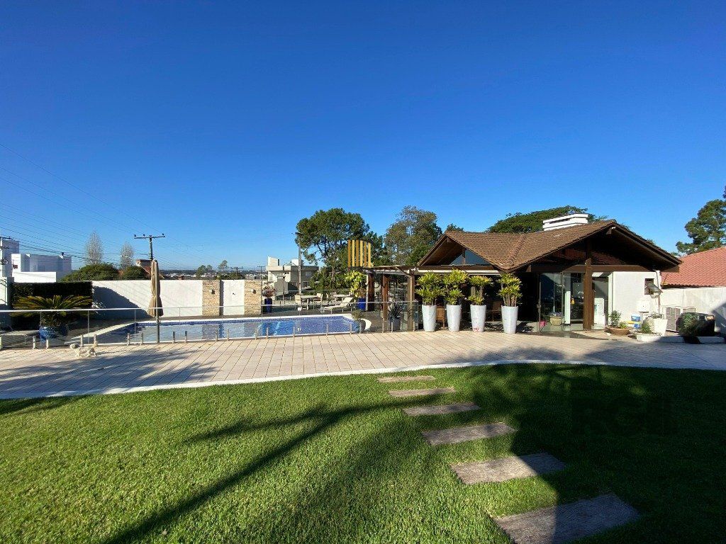 Casa 4 dormitórios no bairro Centenário