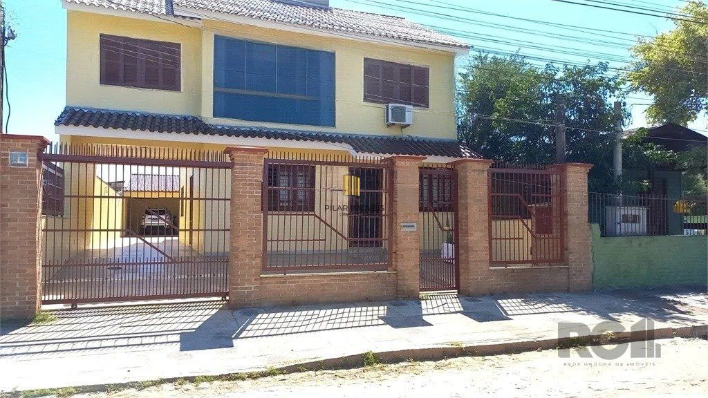 Casa de 3 dormitórios no bairro Sarandi