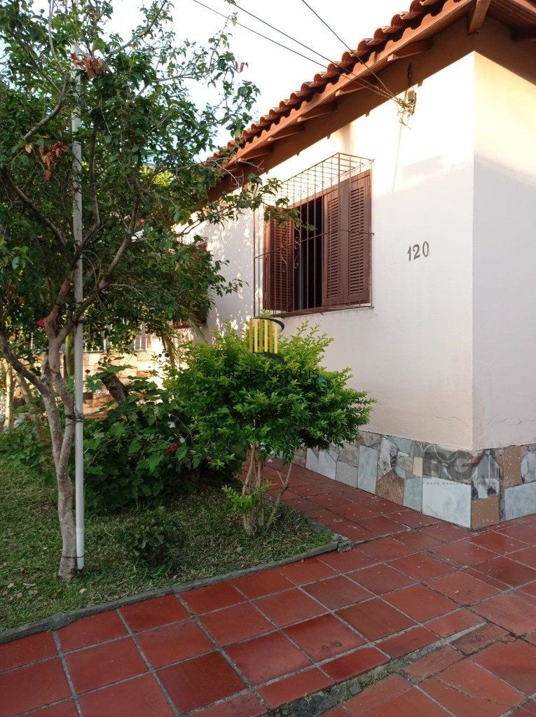 Casa 3 dormitórios no bairro Passo das Pedras