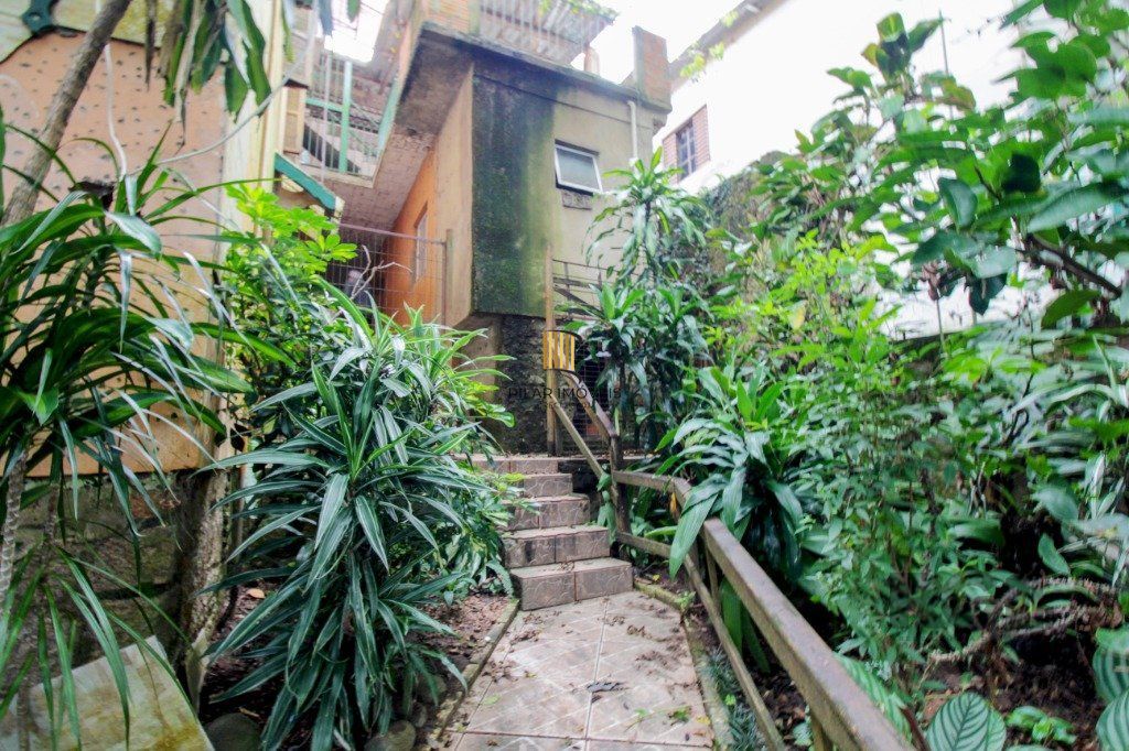 Casa 5 dormitórios no bairro Nonoai