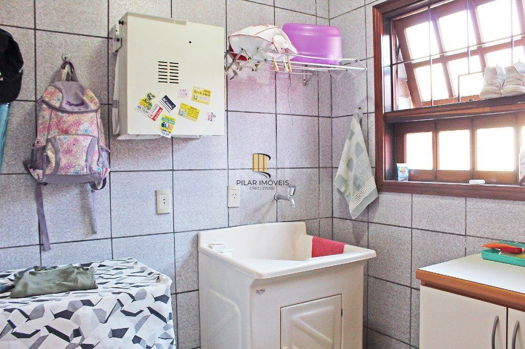 Casa para Venda - 300m², 4 dormitórios, sendo 1 suites, 4 vagas - Coronel Aparício Borges