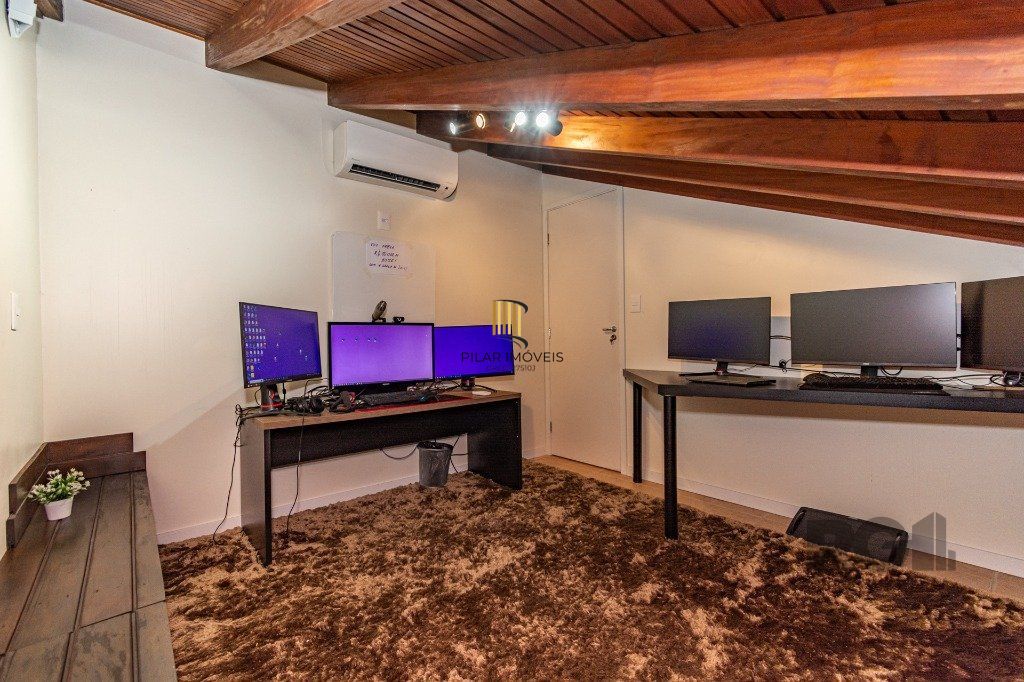 Casa de 484m², 4 dormitórios, 8 vagas no bairro Chácara das Pedras!
