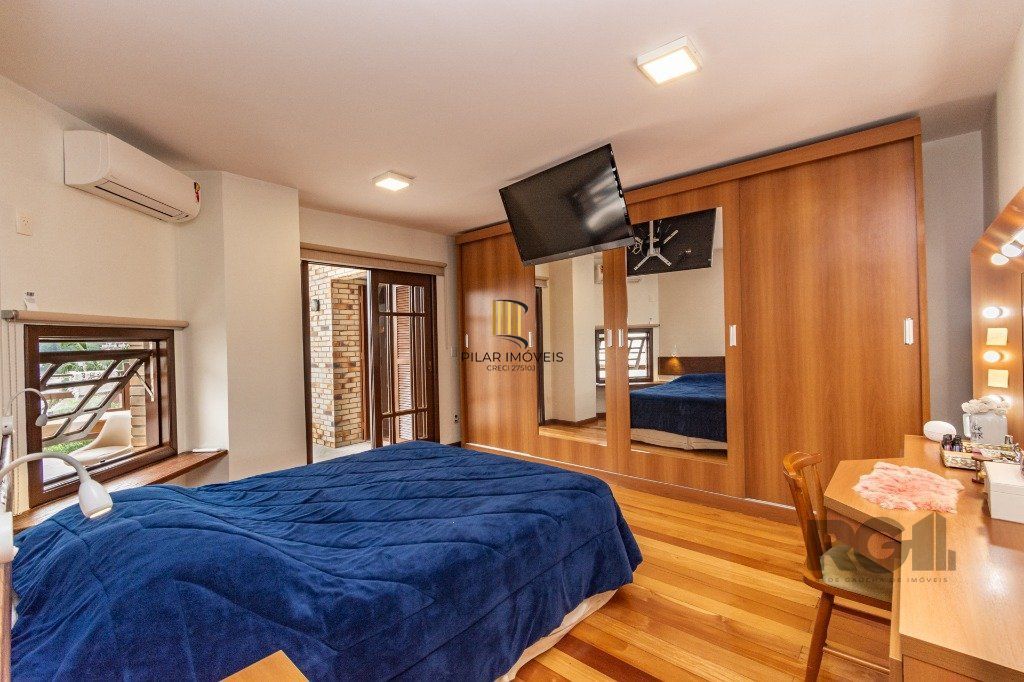 Casa de 484m², 4 dormitórios, 8 vagas no bairro Chácara das Pedras!