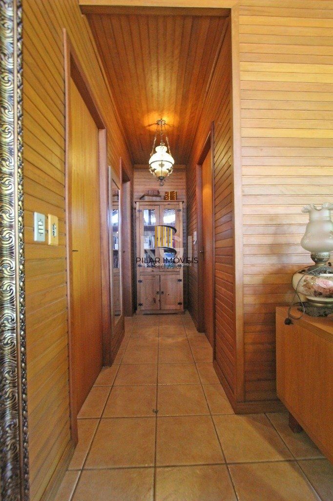 Casa para Venda - 205m², 2 dormitórios, sendo 1 suites, 4 vagas - Cristal