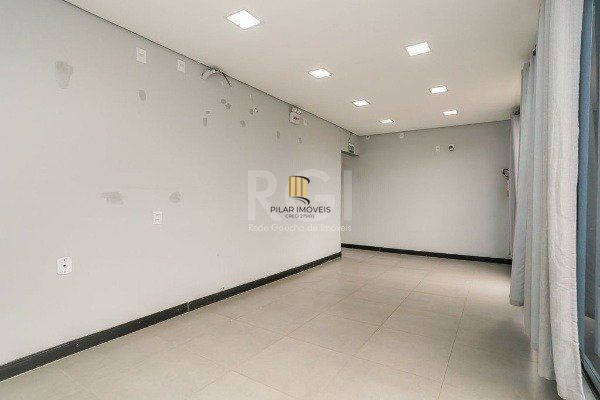 Prédio comercia próximo a Av. Bento Gonçalves.