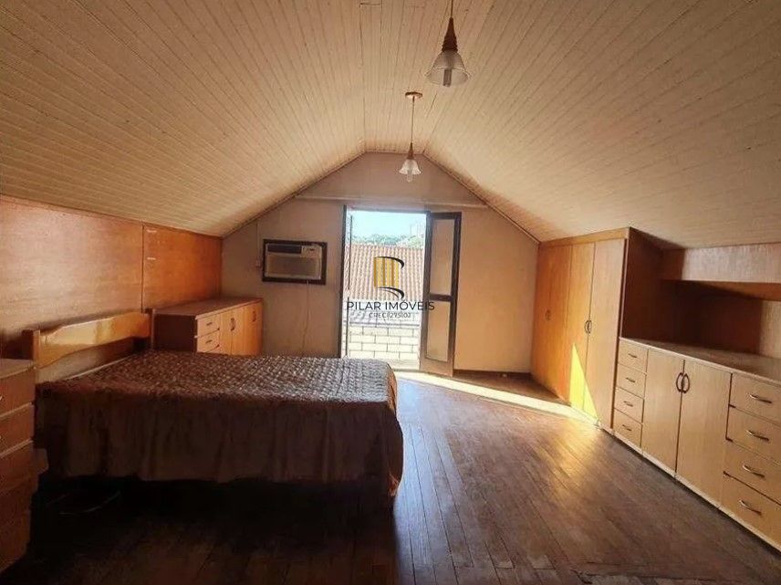 Casa 4 dormitórios no bairro Glória