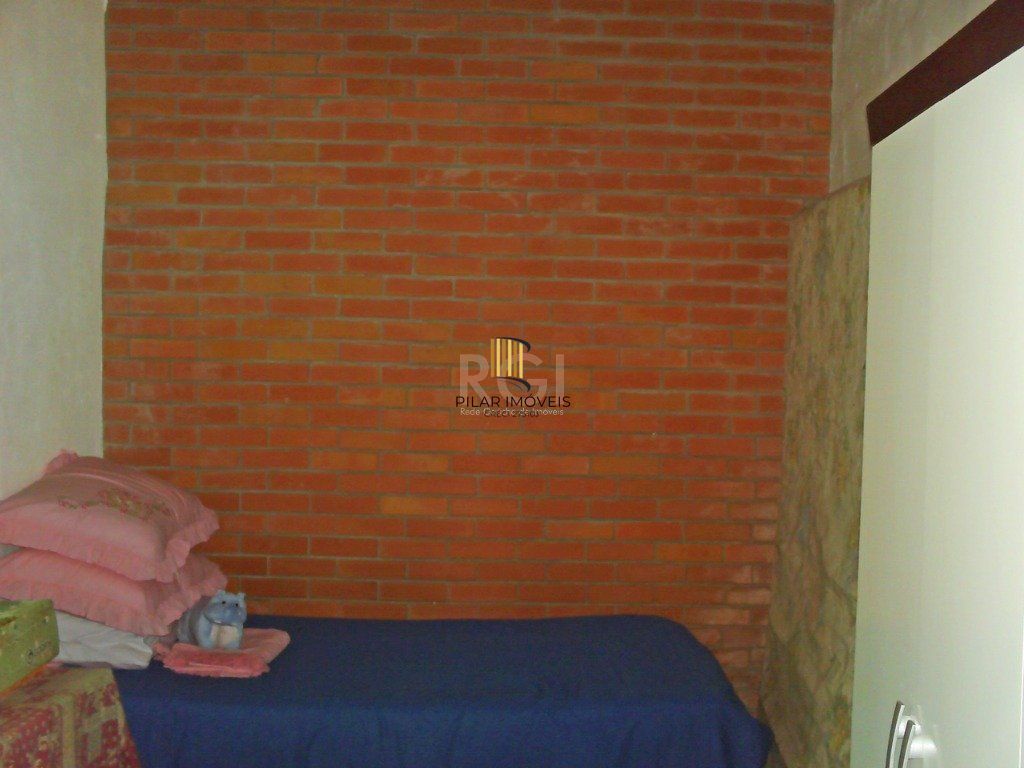 Casa para Venda - 140m², 3 dormitórios, sendo 1 suites, 2 vagas - Morro Santana