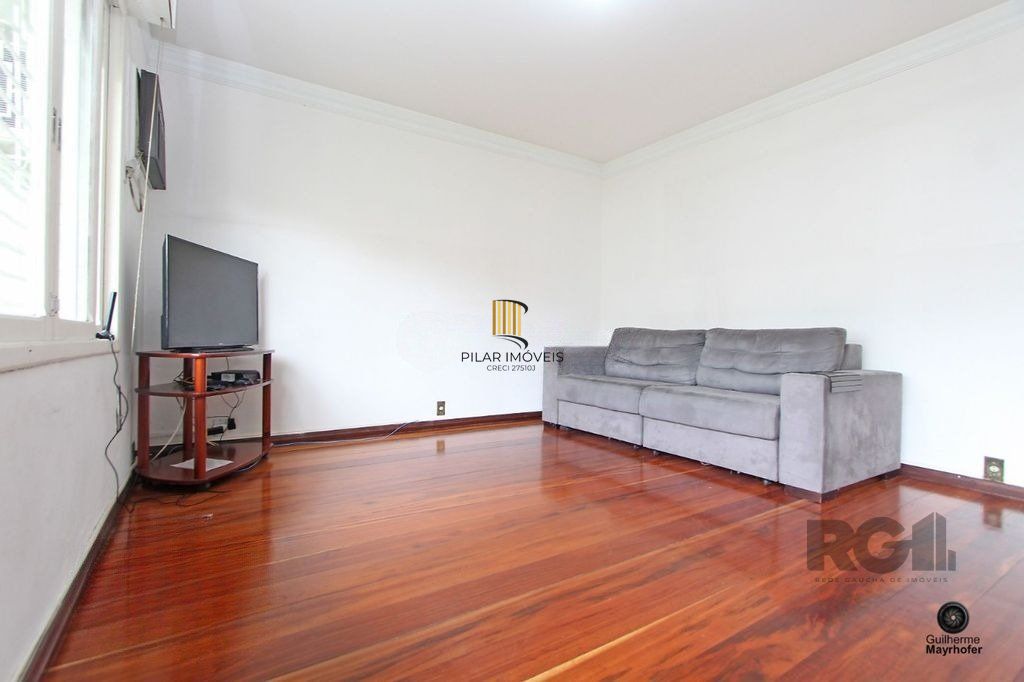 Casa com 5 suítes, 7 banheiros, 4 vagas no bairro Partenon