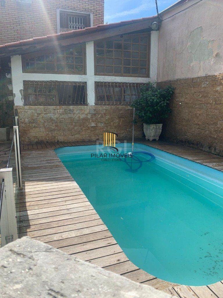 Casa 4 Dormitório(s) Bairro Nonoai
