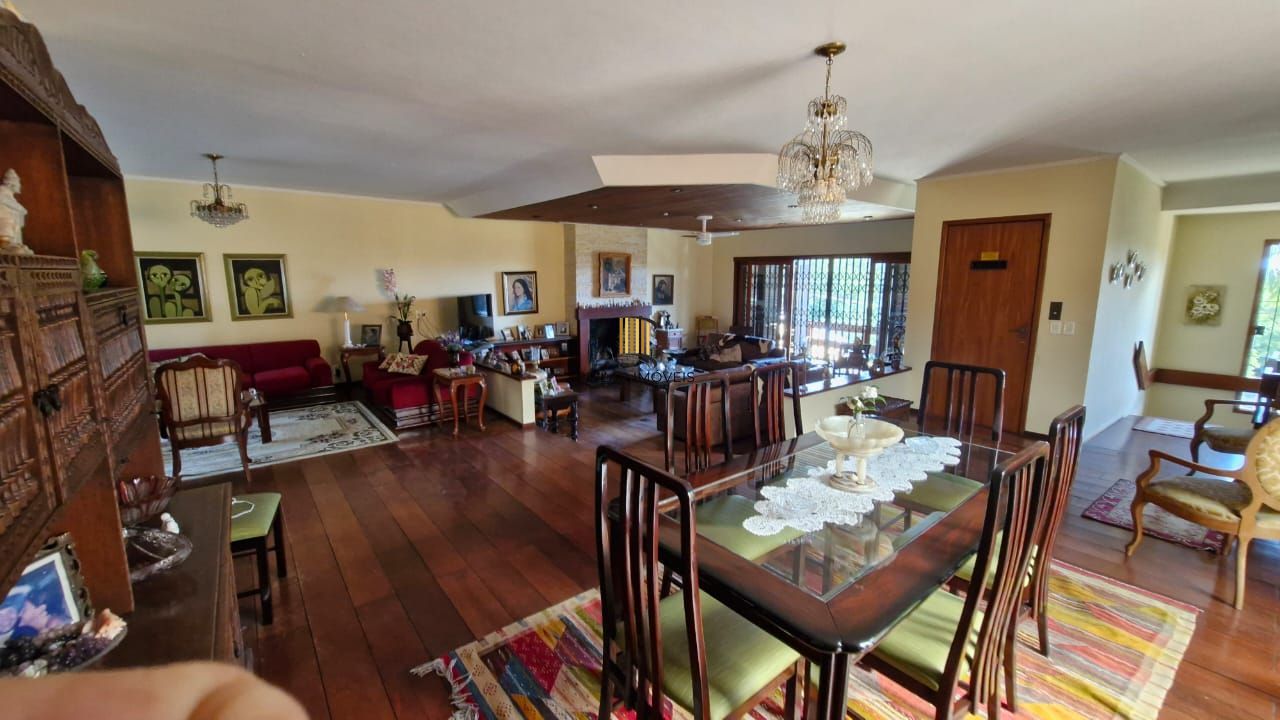 Casa de Cinema na Glória, com 500m² de área privada, 3 dormitórios, piscina, horta, lareira, elevador, gradeada 4 garagens