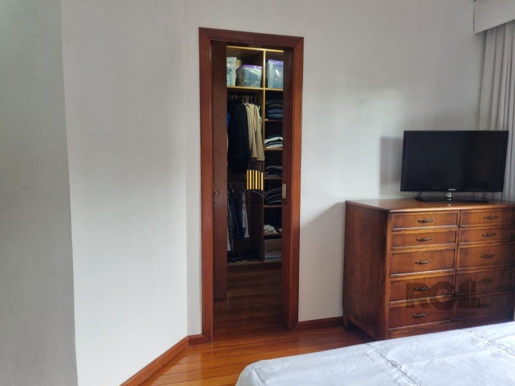 Casa 4 dormitórios no bairro Teresópolis