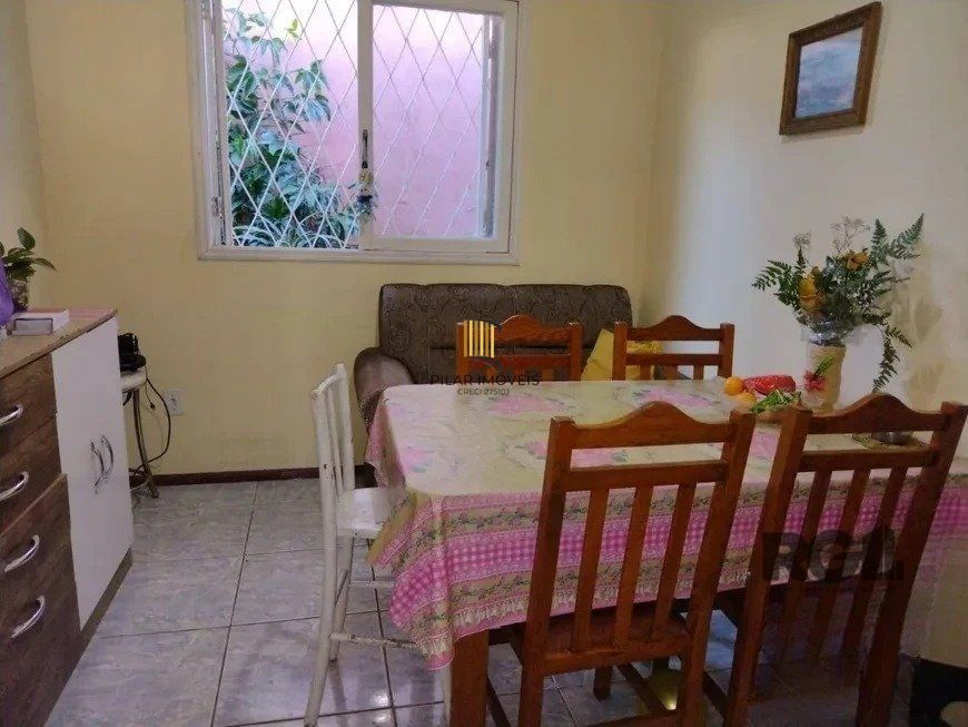 Casa de 2 dormitórios no bairro Cavalhada