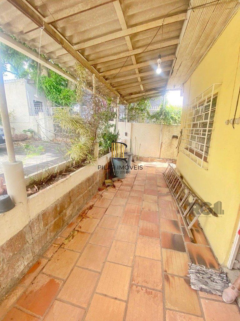 Casa 4 dormitórios no bairro Nonoai